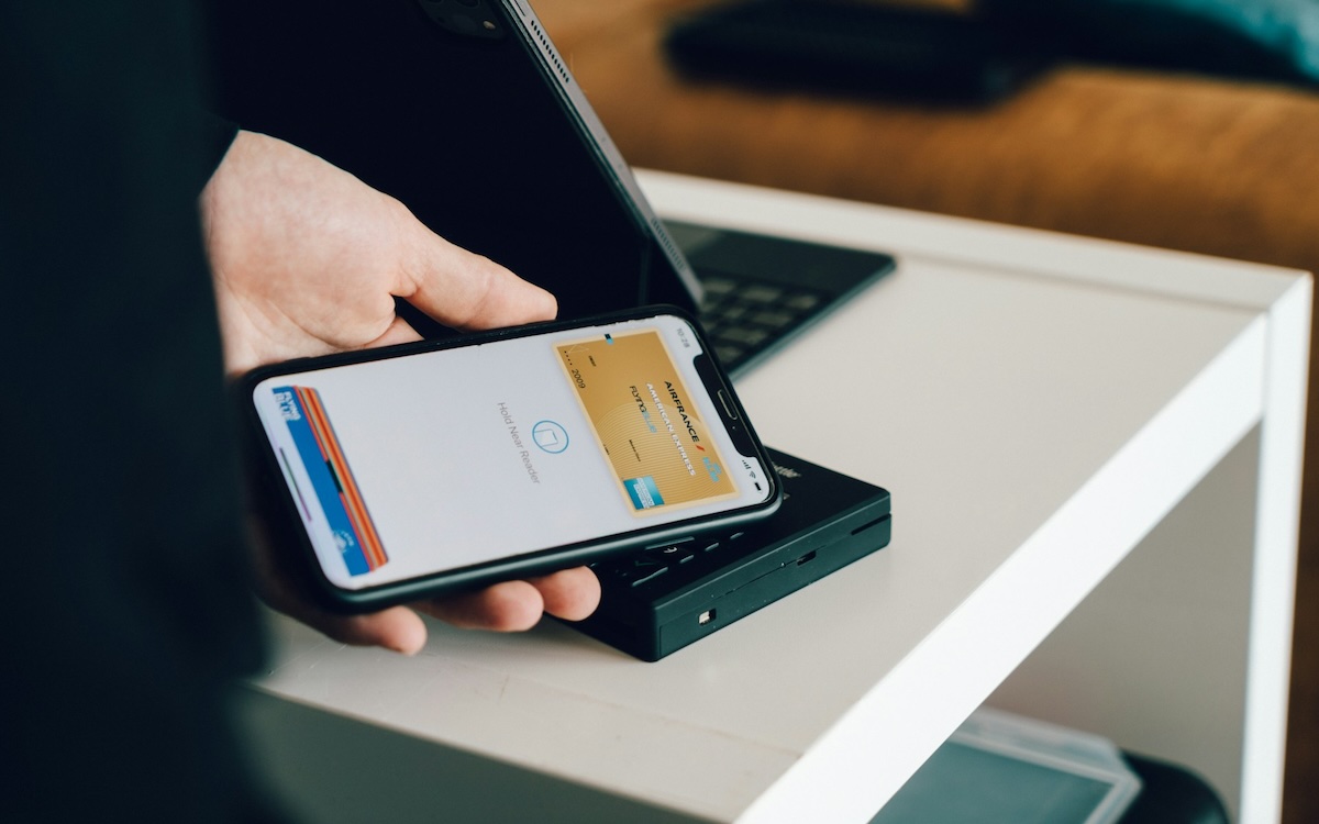 Le rôle des cartes Conecs dans iOS 26.2 et leur intégration dans Apple Wallet