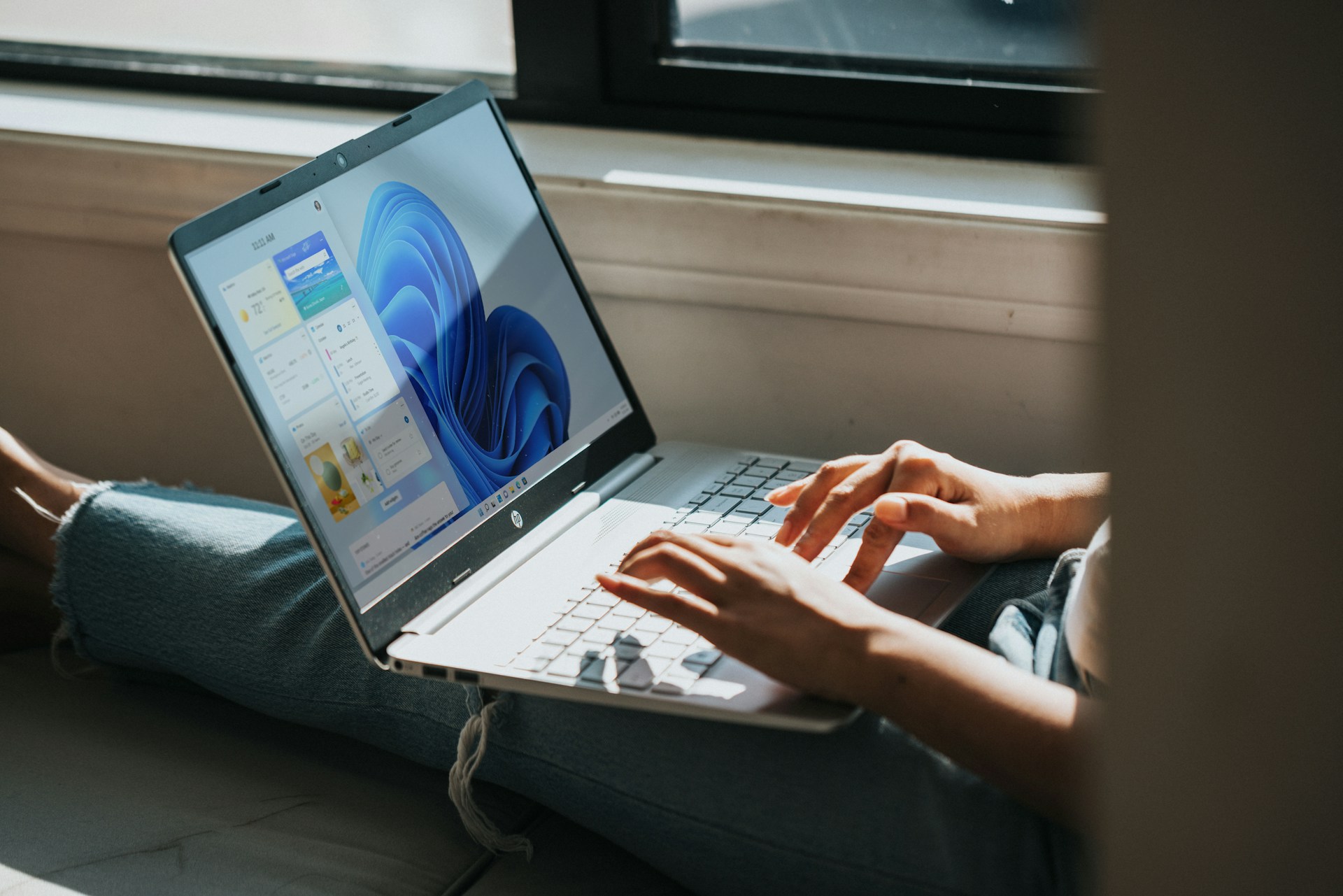 Windows 11 innove en intégrant des agents IA dans la barre des tâches