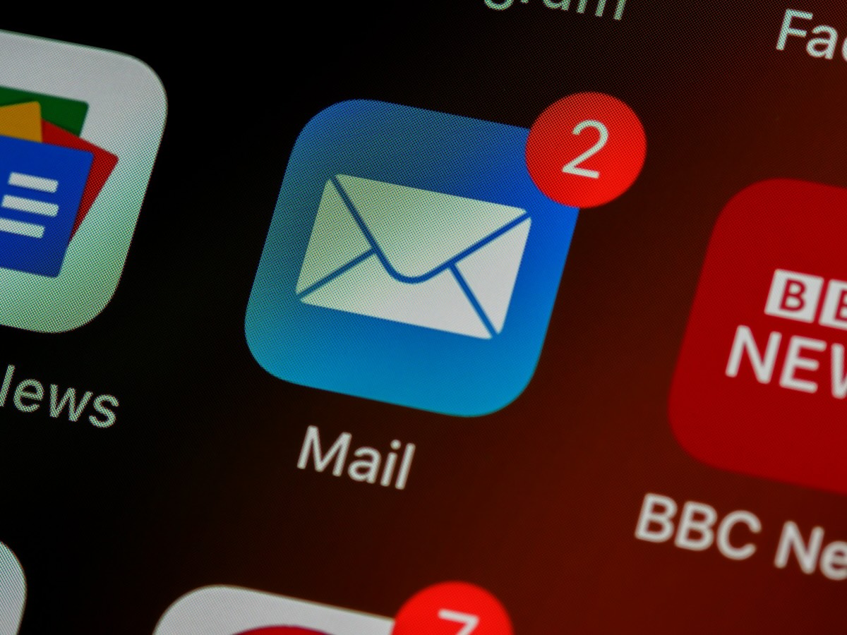 Sécurité en ligne : comment Surfshark One protège contre les arnaques par e-mail en 2026