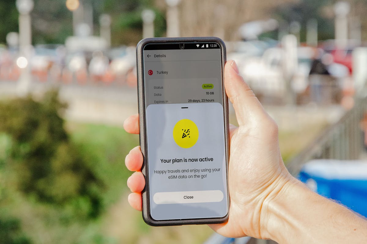 Comment éviter les frais de roaming avec une eSIM : un moyen pratique pour se connecter à l&rsquo;étranger