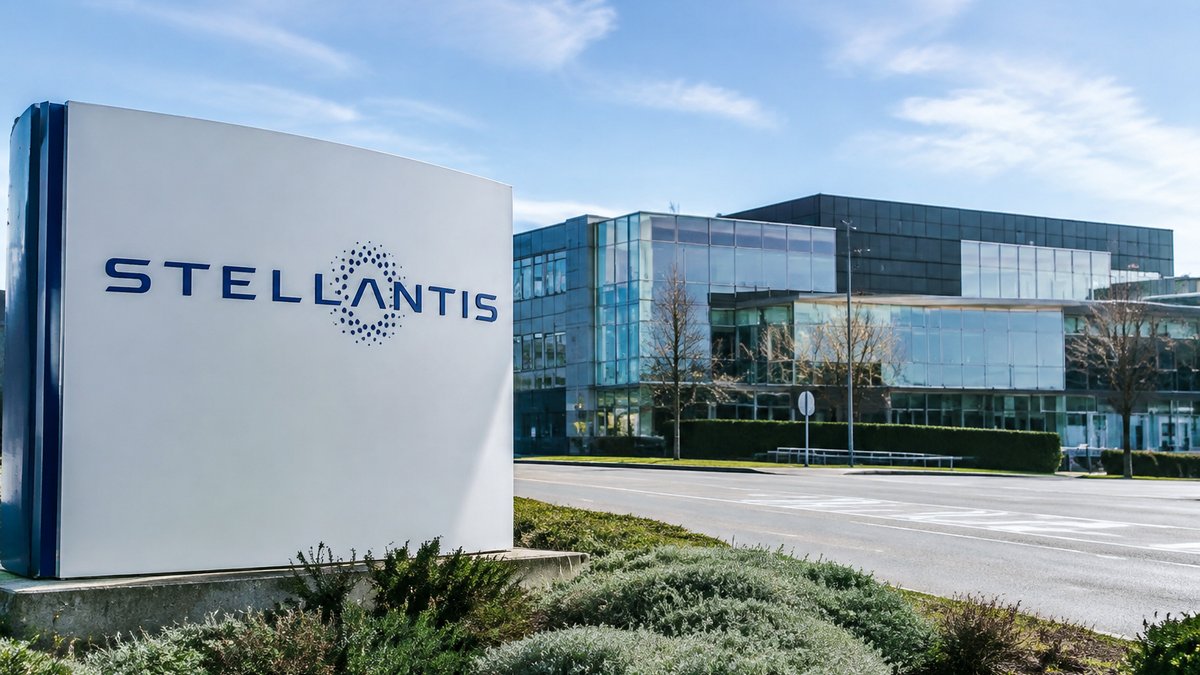 Comment Stellantis a-t-il réduit sa perte nette de 90% tout en augmentant ses ventes?